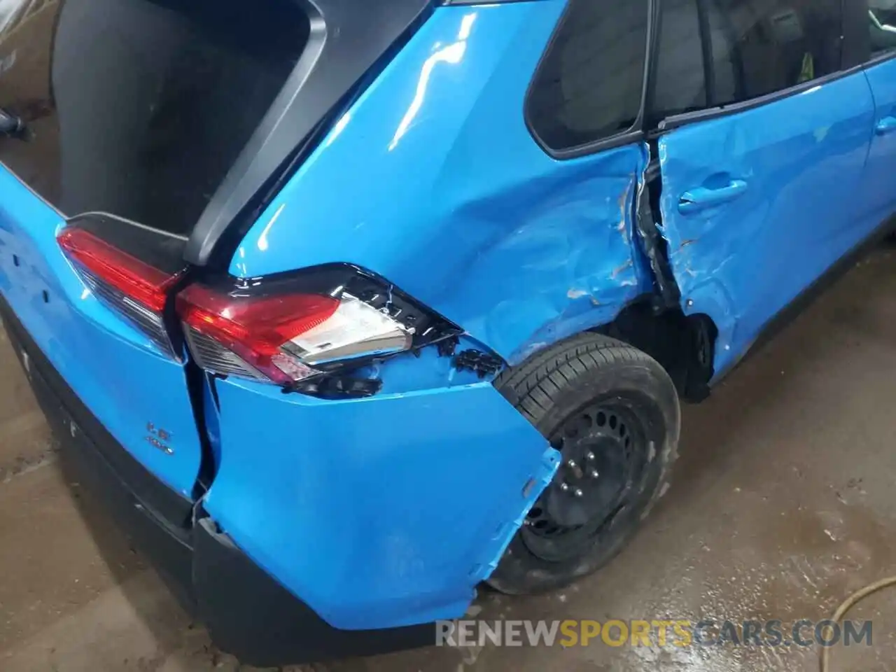 9 Photograph of a damaged car JTMF1RFVXKD518725 TOYOTA RAV4 2019