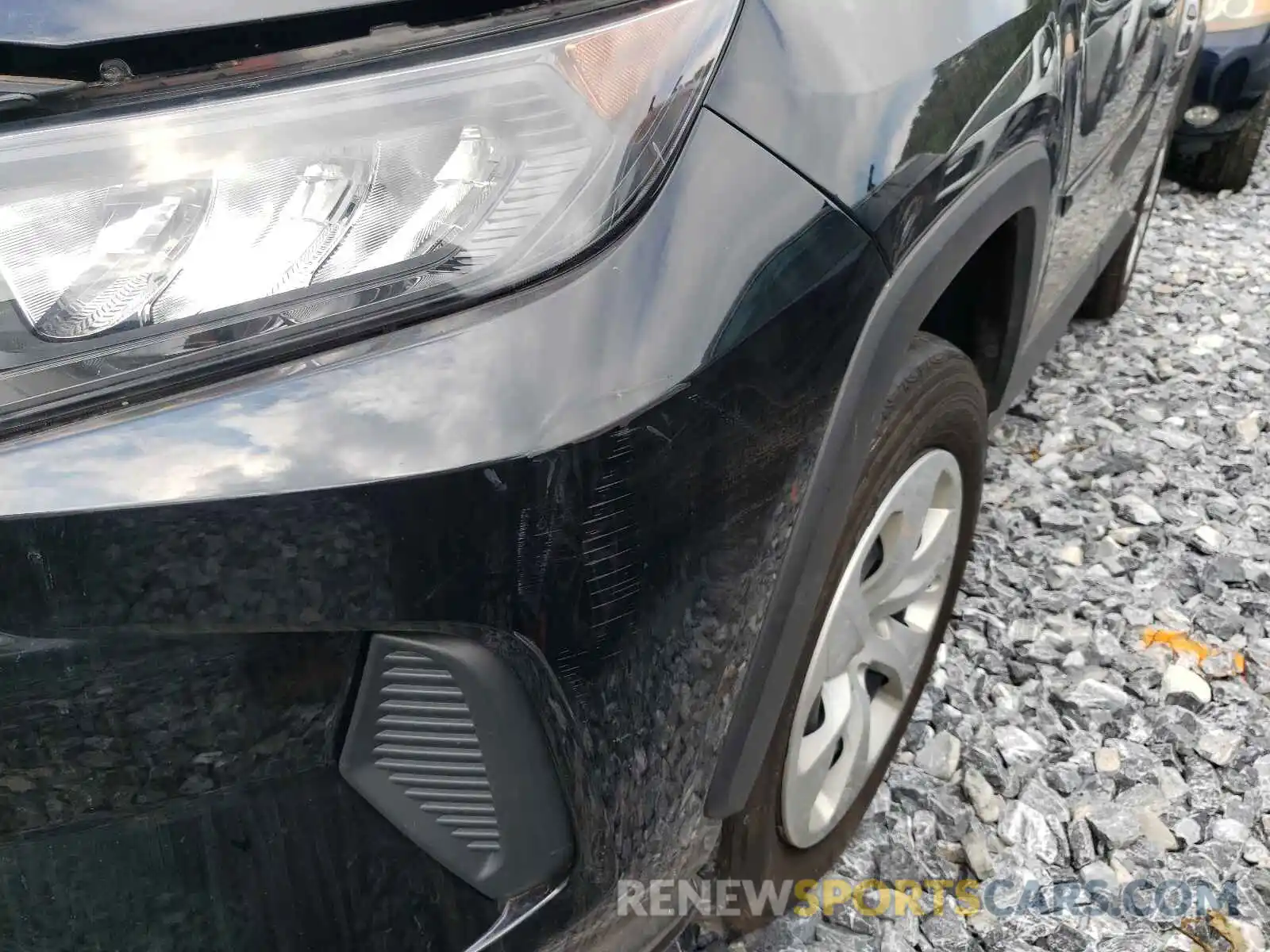 9 Photograph of a damaged car JTMF1RFVXKJ002575 TOYOTA RAV4 2019