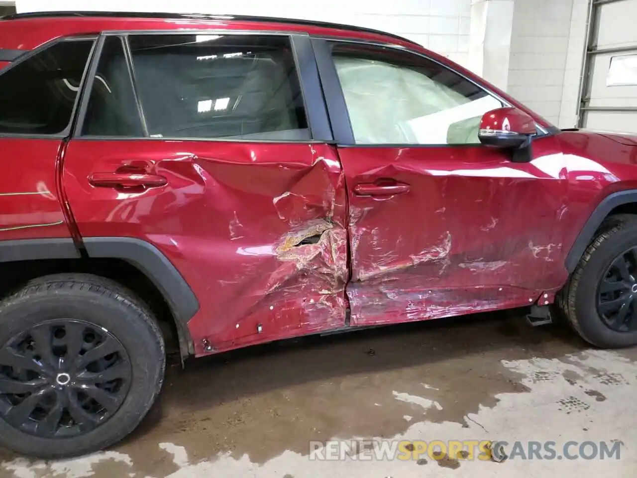 9 Photograph of a damaged car JTMG1RFV0KJ013217 TOYOTA RAV4 2019