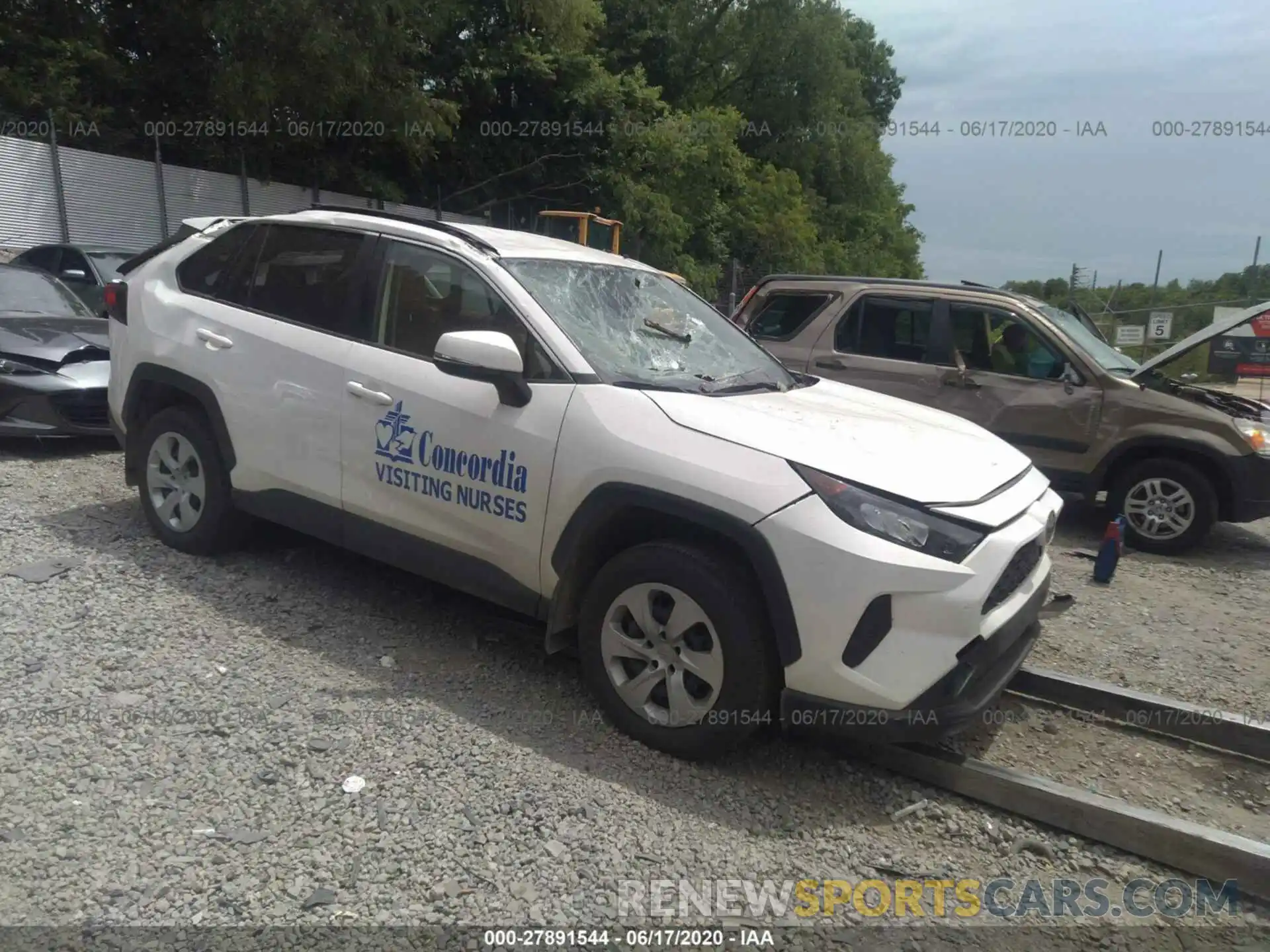 1 Photograph of a damaged car JTMG1RFV0KJ013282 TOYOTA RAV4 2019