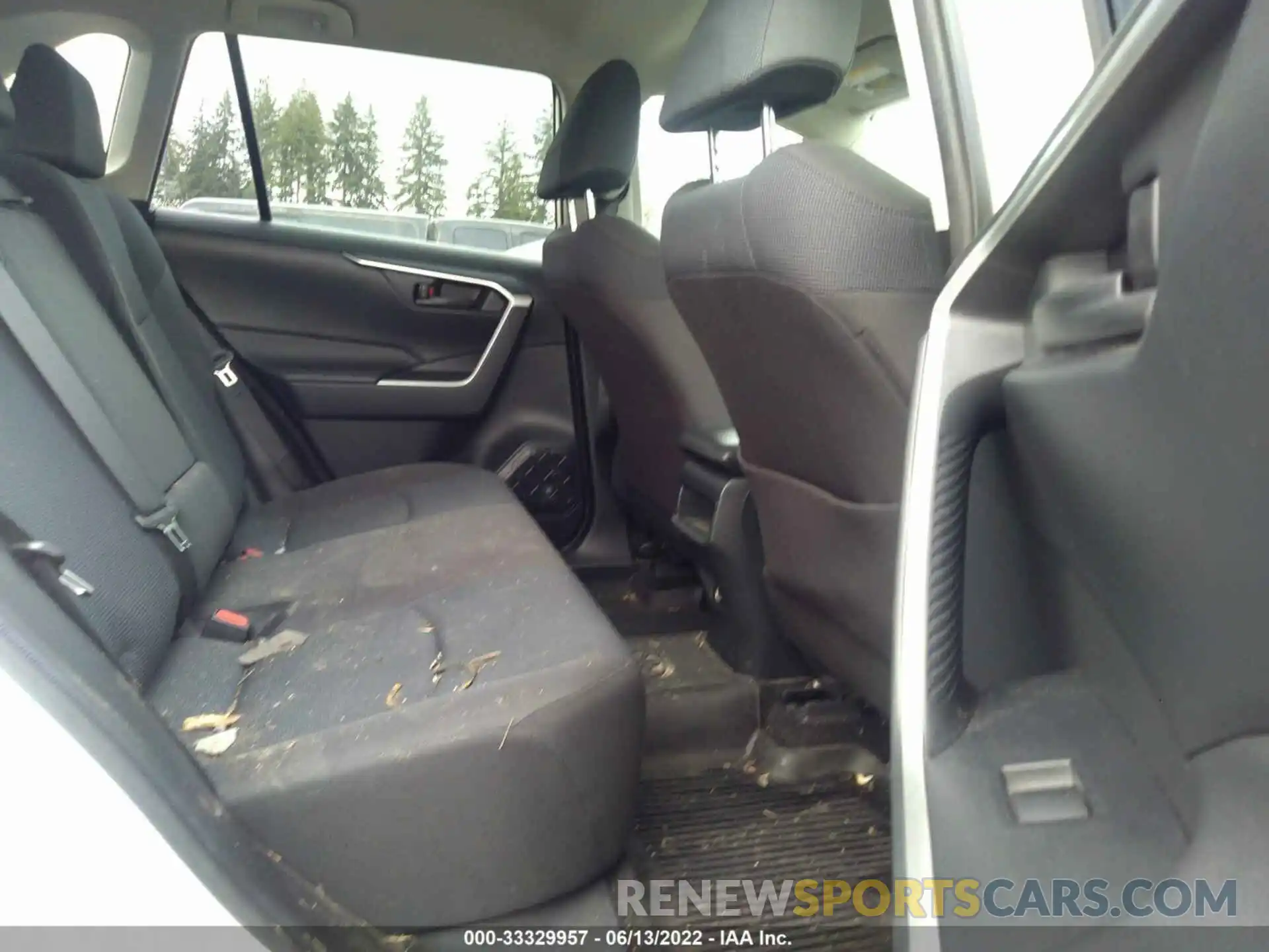 8 Photograph of a damaged car JTMG1RFV1KD500361 TOYOTA RAV4 2019