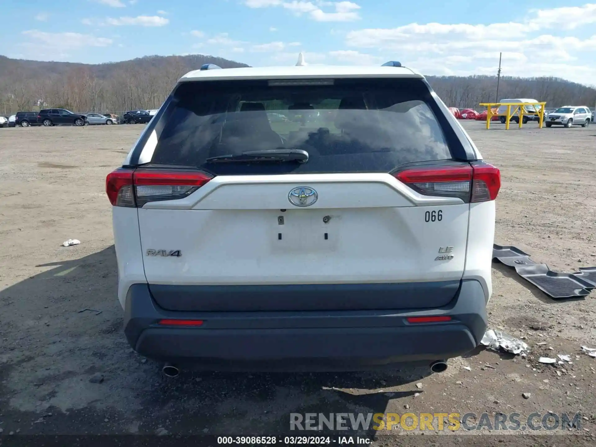 16 Photograph of a damaged car JTMG1RFV1KD514020 TOYOTA RAV4 2019