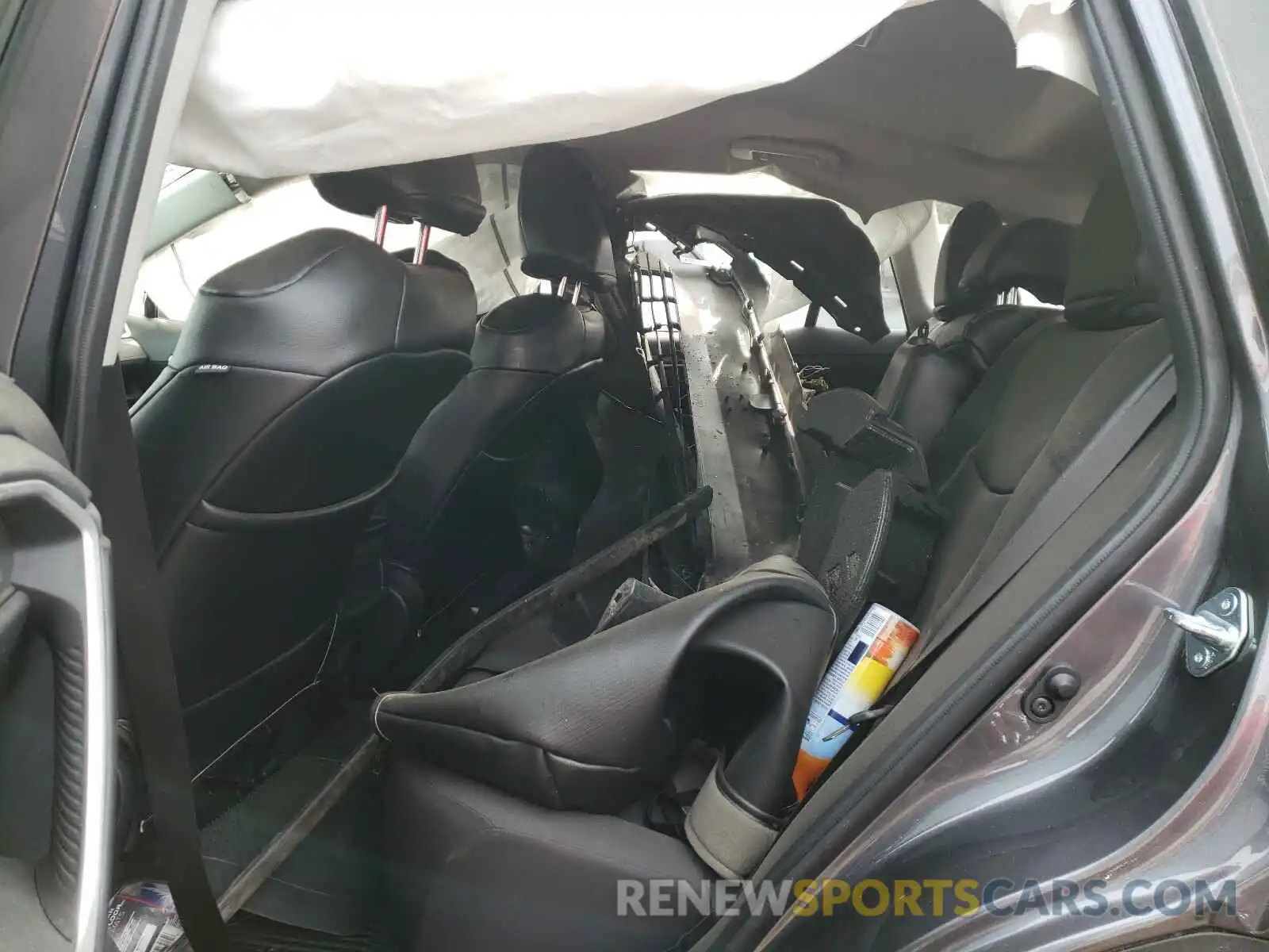 6 Photograph of a damaged car JTMG1RFV1KJ005529 TOYOTA RAV4 2019