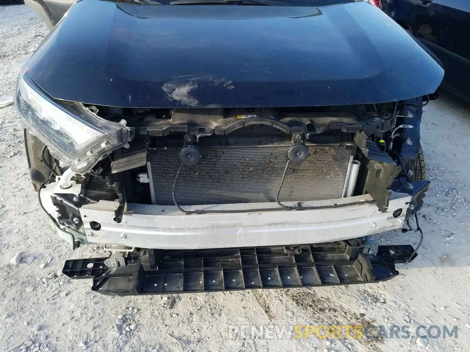 9 Photograph of a damaged car JTMG1RFV1KJ006499 TOYOTA RAV4 2019