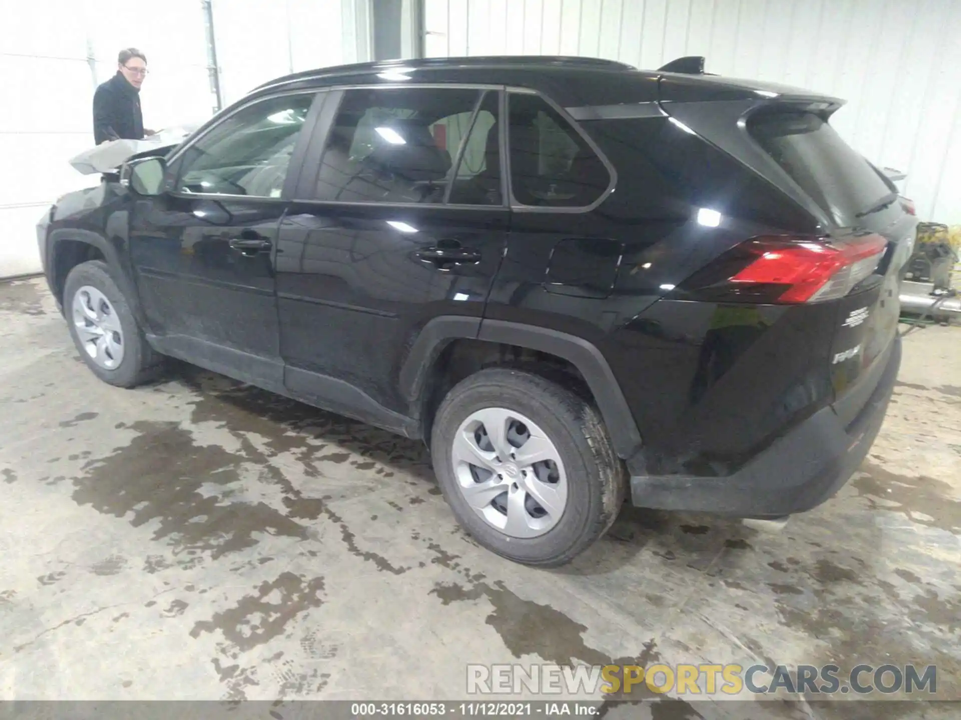 3 Фотография поврежденного автомобиля JTMG1RFV1KJ006888 TOYOTA RAV4 2019