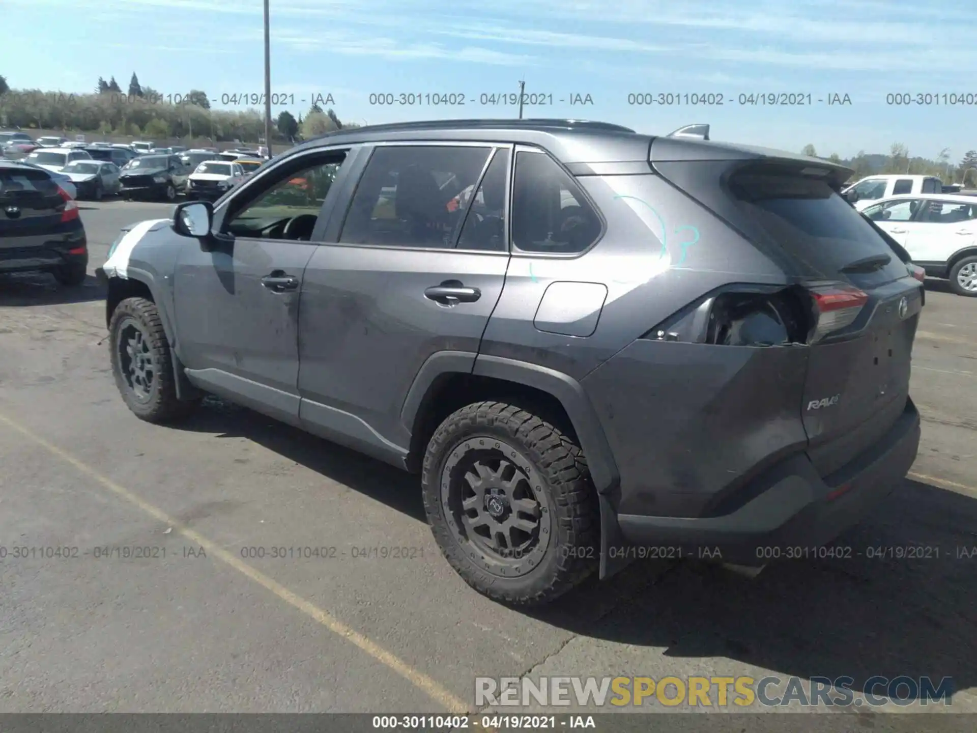 3 Фотография поврежденного автомобиля JTMG1RFV1KJ011394 TOYOTA RAV4 2019