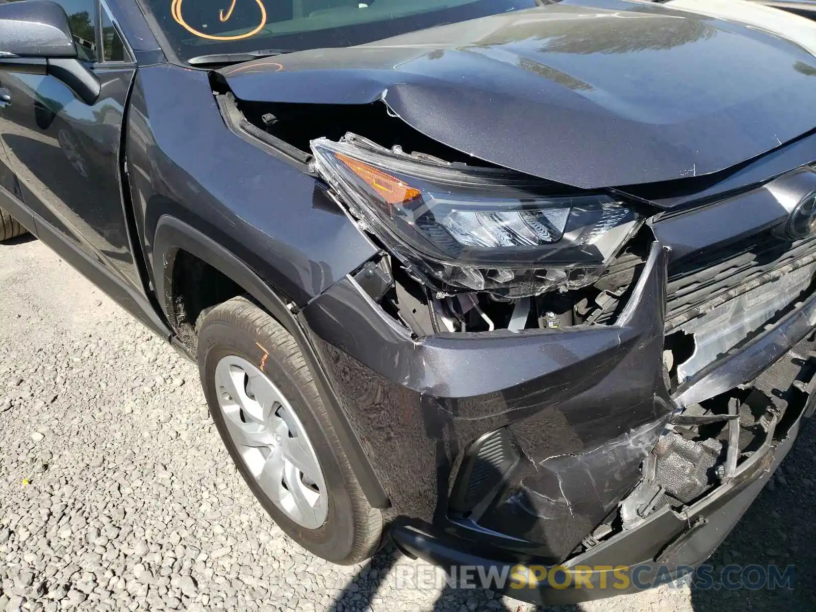 9 Photograph of a damaged car JTMG1RFV1KJ018605 TOYOTA RAV4 2019