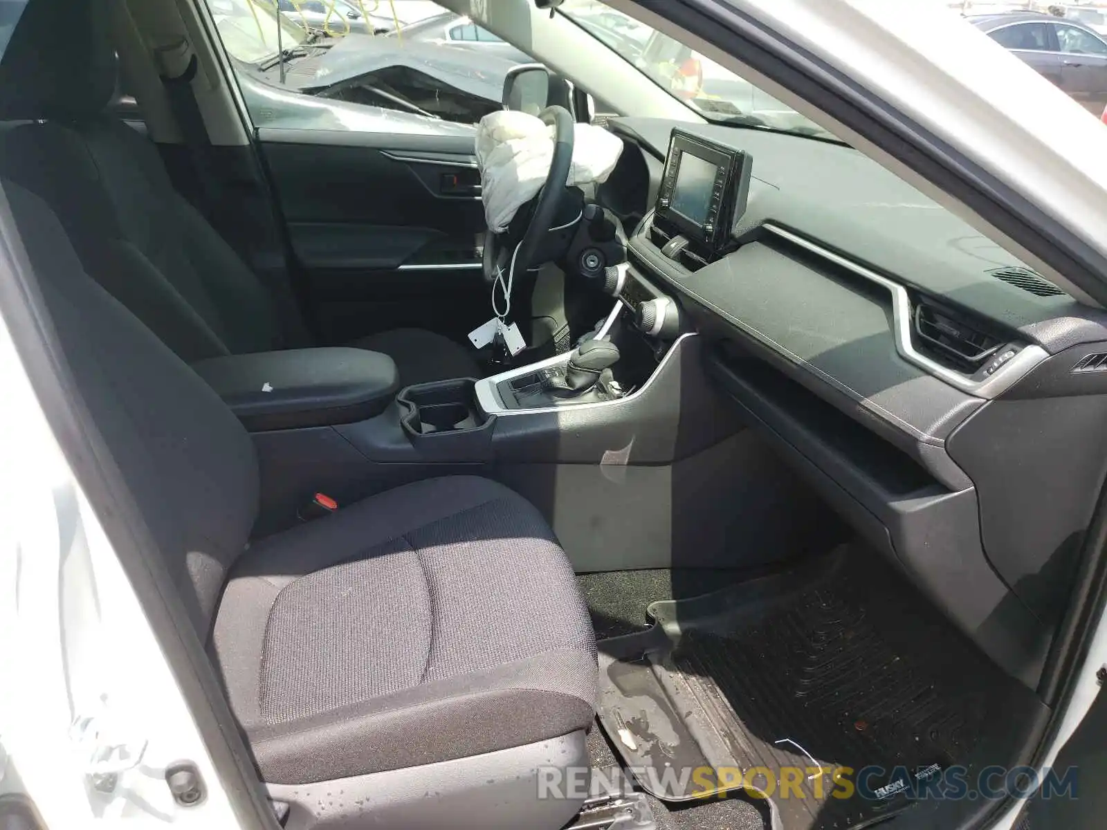 5 Photograph of a damaged car JTMG1RFV1KJ019463 TOYOTA RAV4 2019