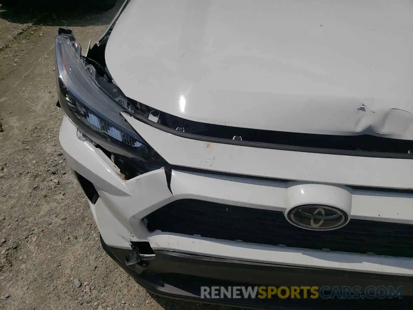 9 Photograph of a damaged car JTMG1RFV1KJ019463 TOYOTA RAV4 2019