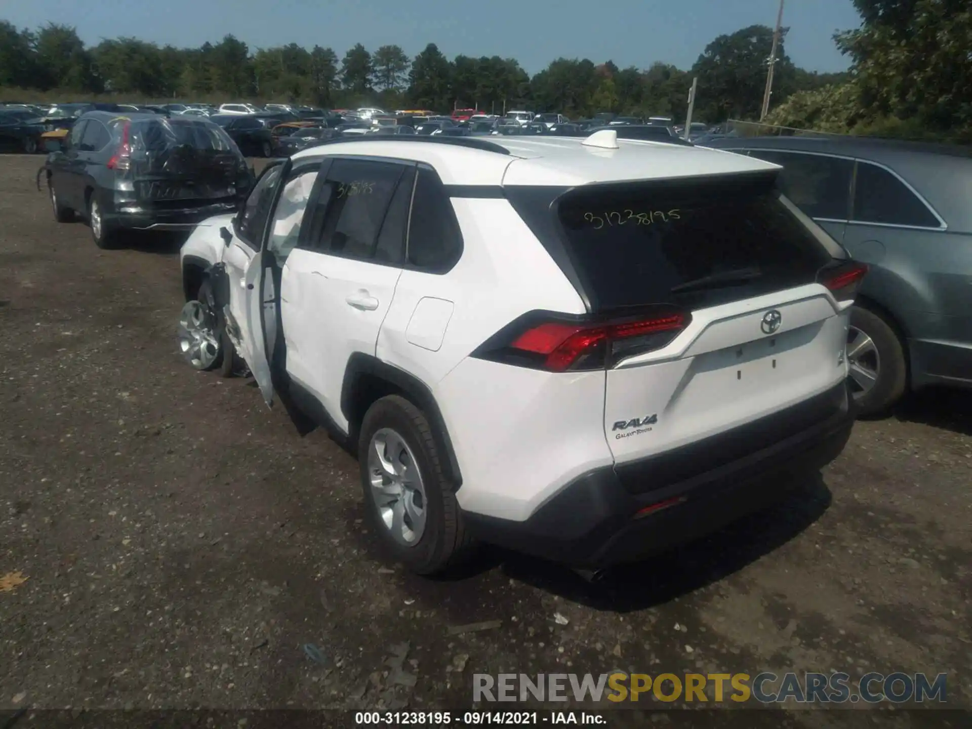 3 Фотография поврежденного автомобиля JTMG1RFV2KD022435 TOYOTA RAV4 2019