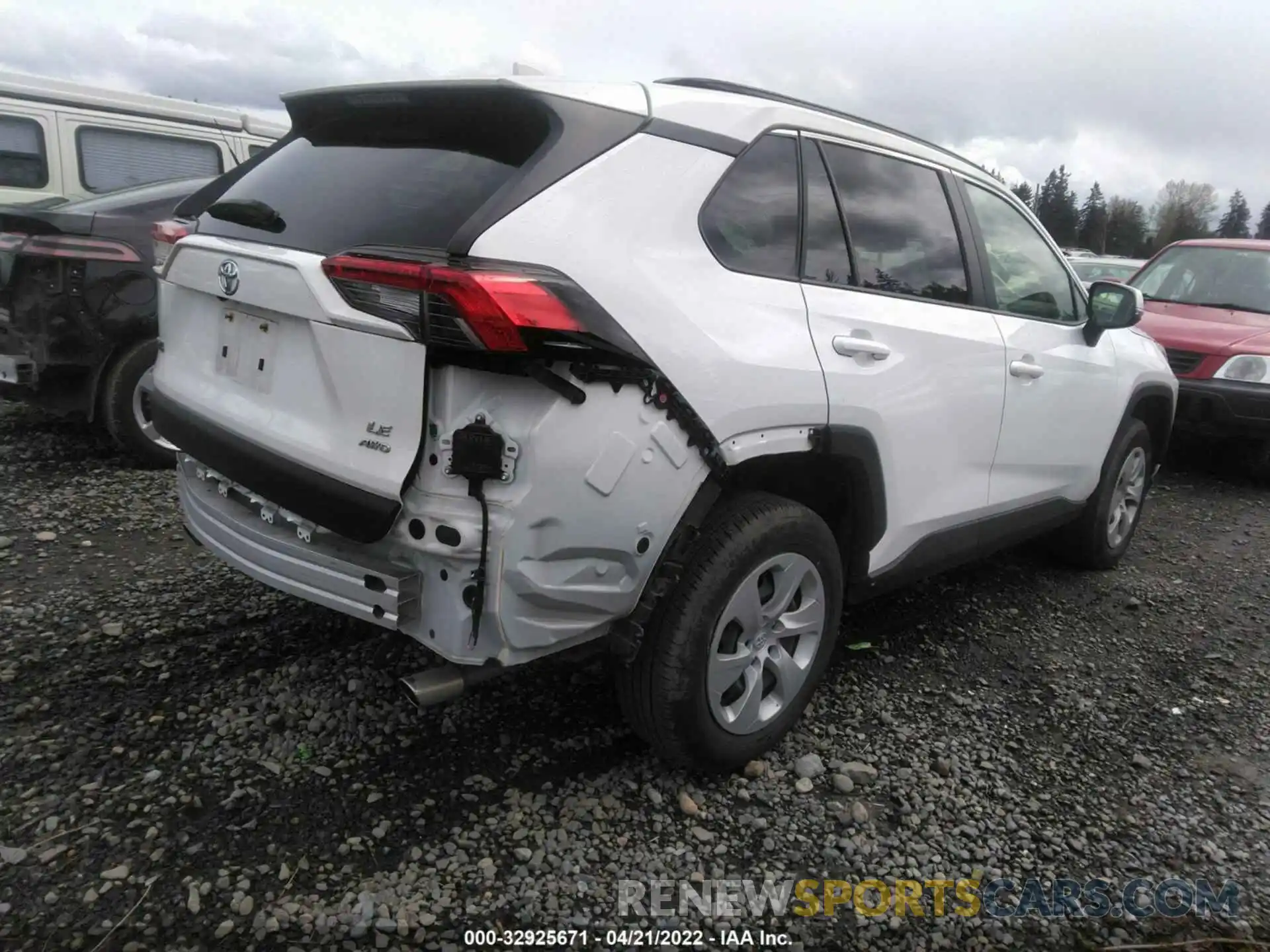 4 Photograph of a damaged car JTMG1RFV2KD039168 TOYOTA RAV4 2019