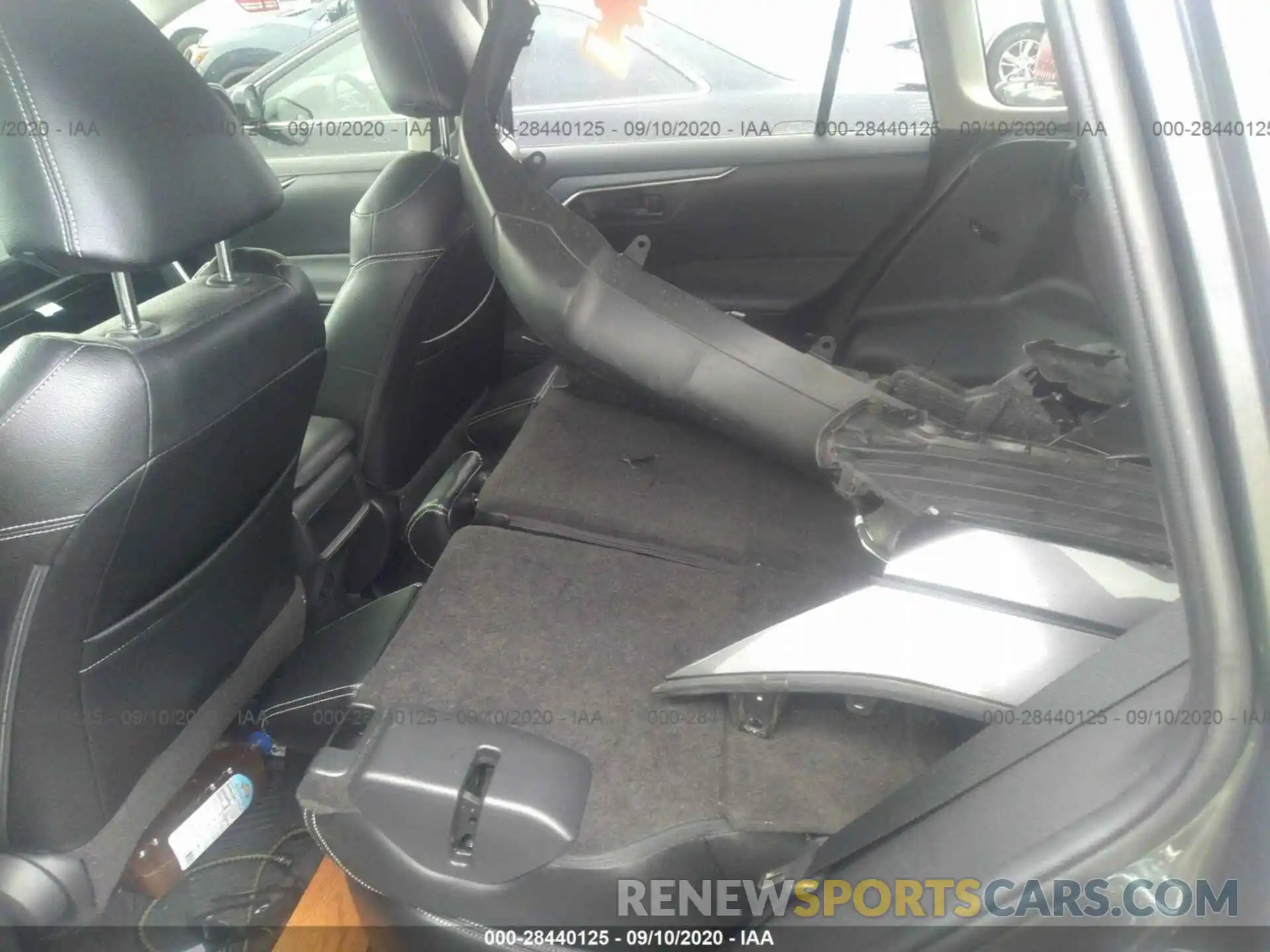 8 Photograph of a damaged car JTMG1RFV3KJ006844 TOYOTA RAV4 2019