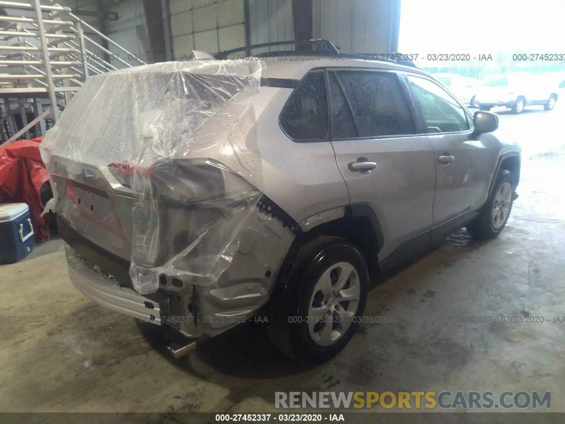 4 Photograph of a damaged car JTMG1RFV4KD019035 TOYOTA RAV4 2019