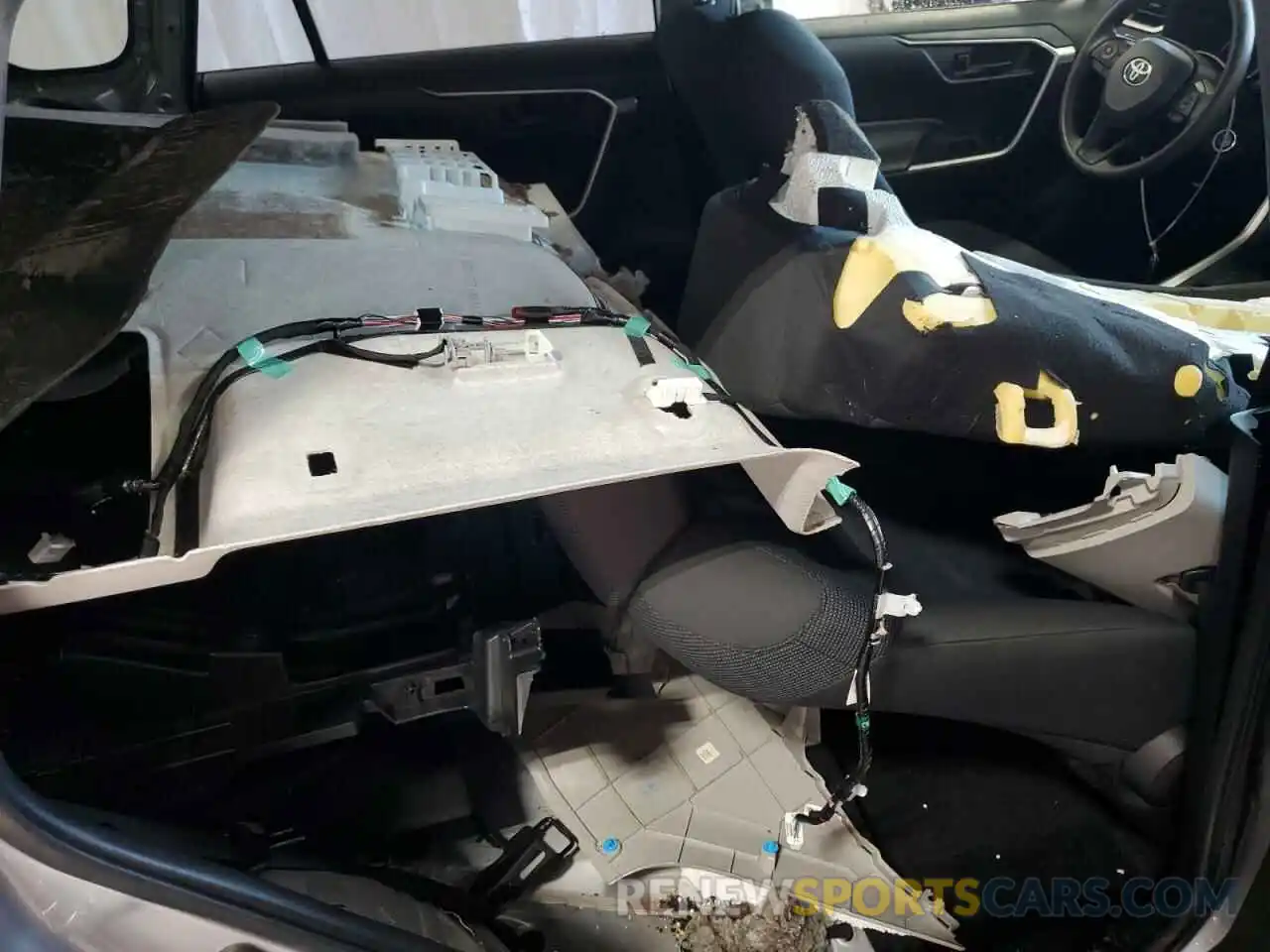 13 Photograph of a damaged car JTMG1RFV4KD501245 TOYOTA RAV4 2019