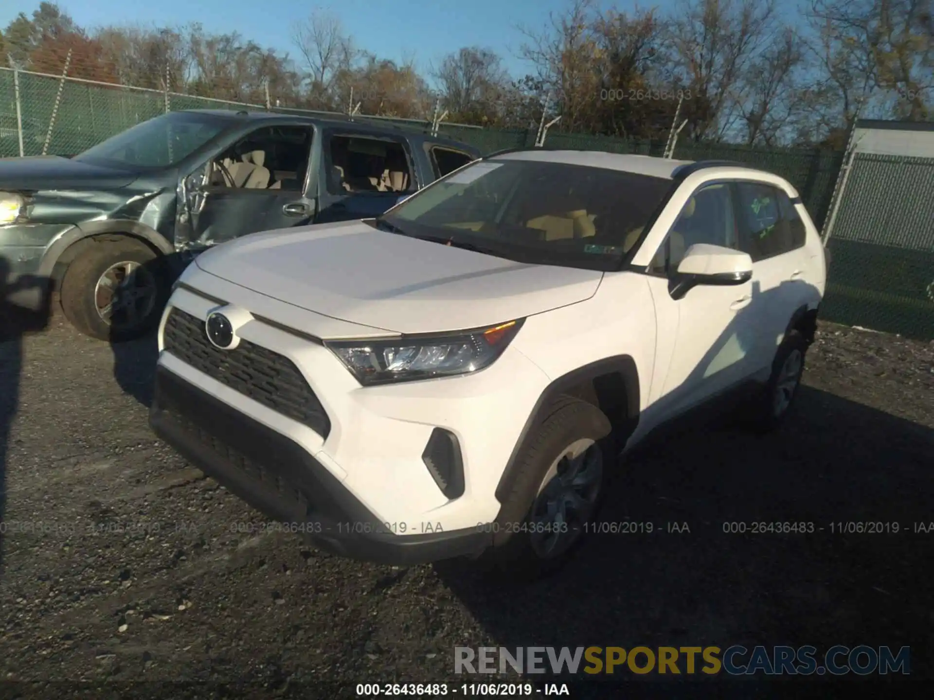 2 Фотография поврежденного автомобиля JTMG1RFV4KD516828 TOYOTA RAV4 2019