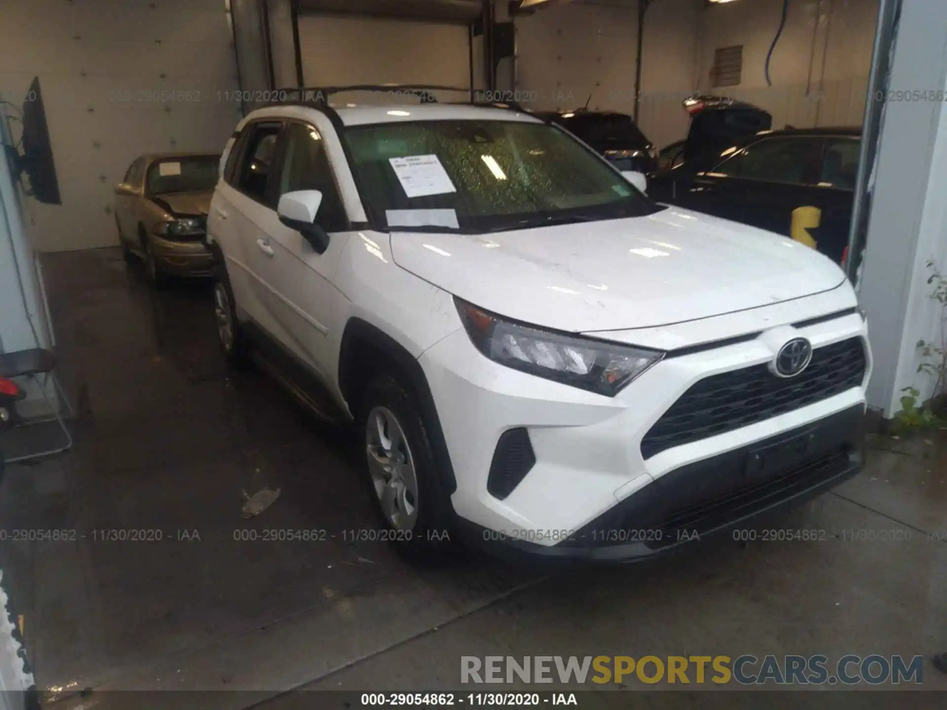 1 Photograph of a damaged car JTMG1RFV4KJ011499 TOYOTA RAV4 2019