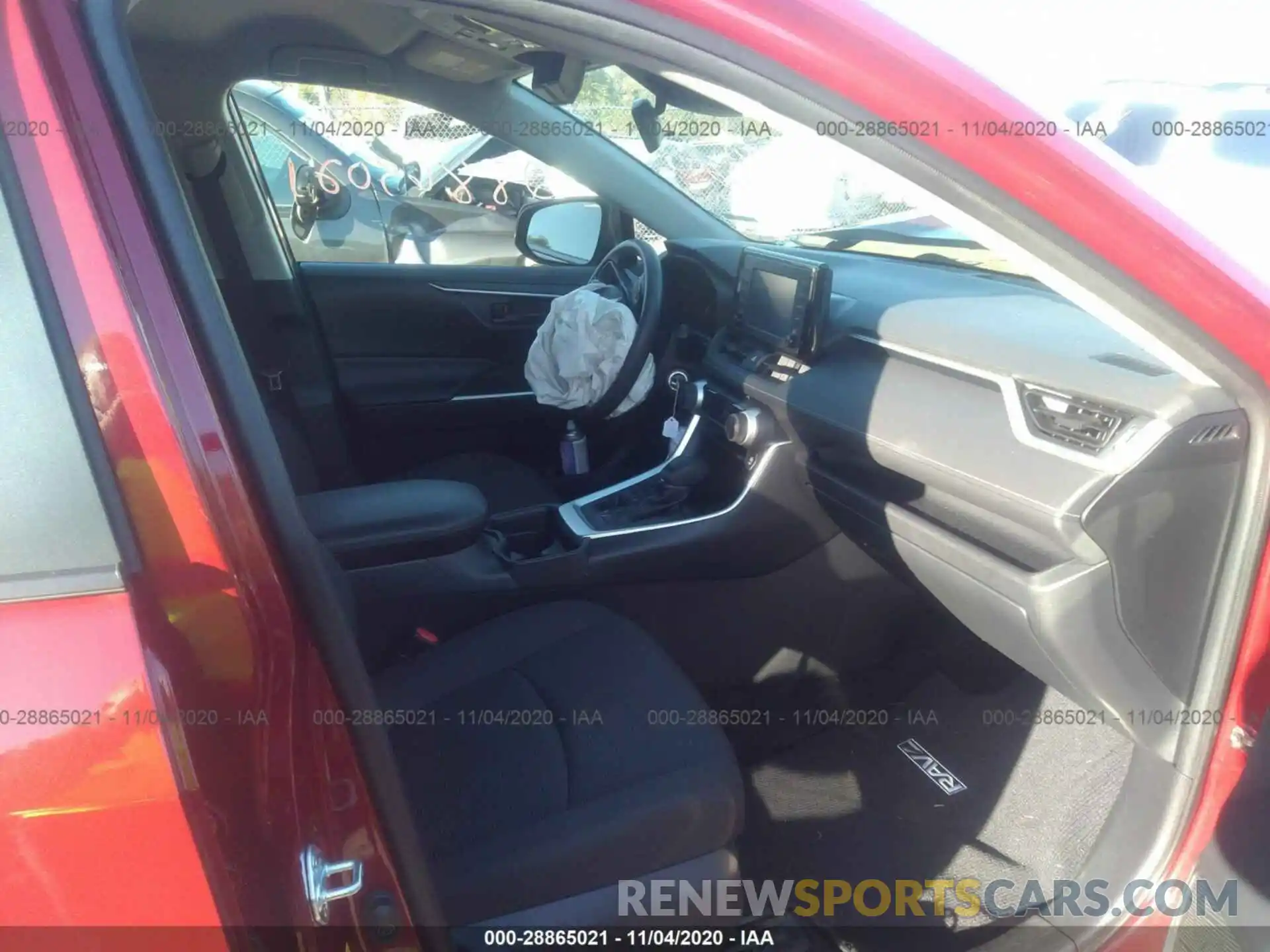 5 Photograph of a damaged car JTMG1RFV5KD002860 TOYOTA RAV4 2019