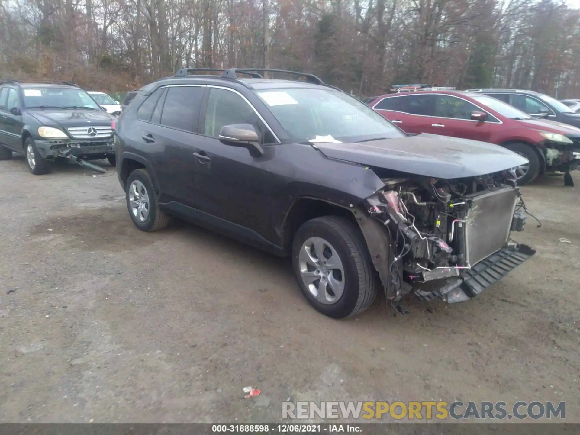 1 Photograph of a damaged car JTMG1RFV5KJ005517 TOYOTA RAV4 2019