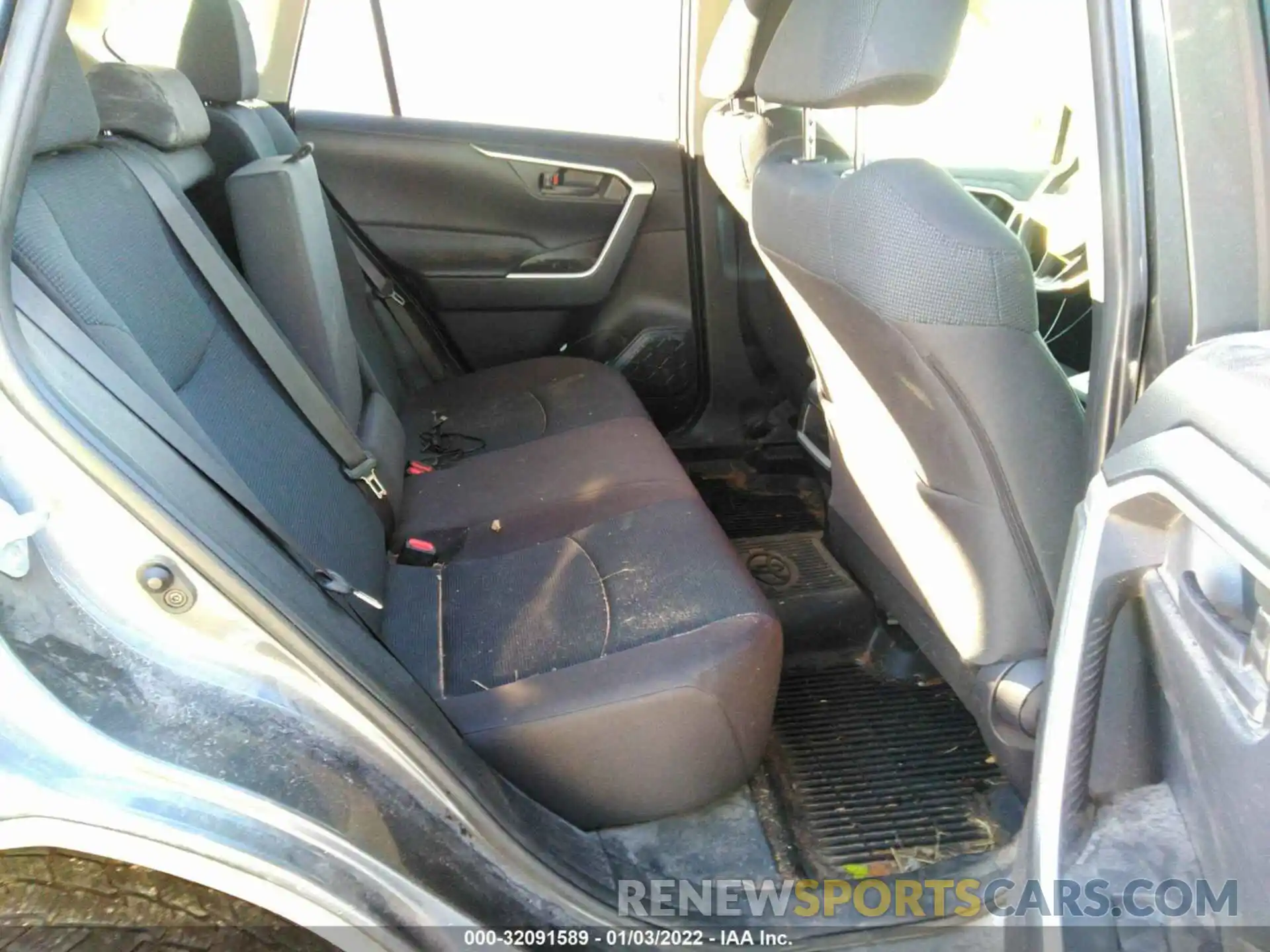 8 Photograph of a damaged car JTMG1RFV6KD031364 TOYOTA RAV4 2019