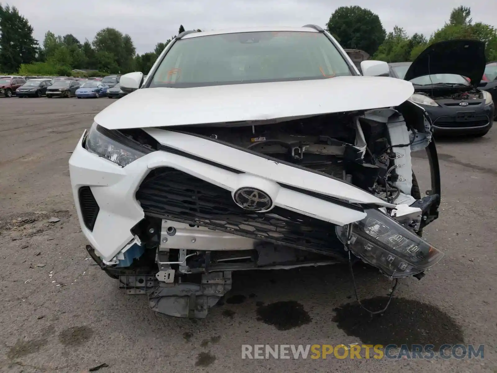 9 Photograph of a damaged car JTMG1RFV6KD033888 TOYOTA RAV4 2019