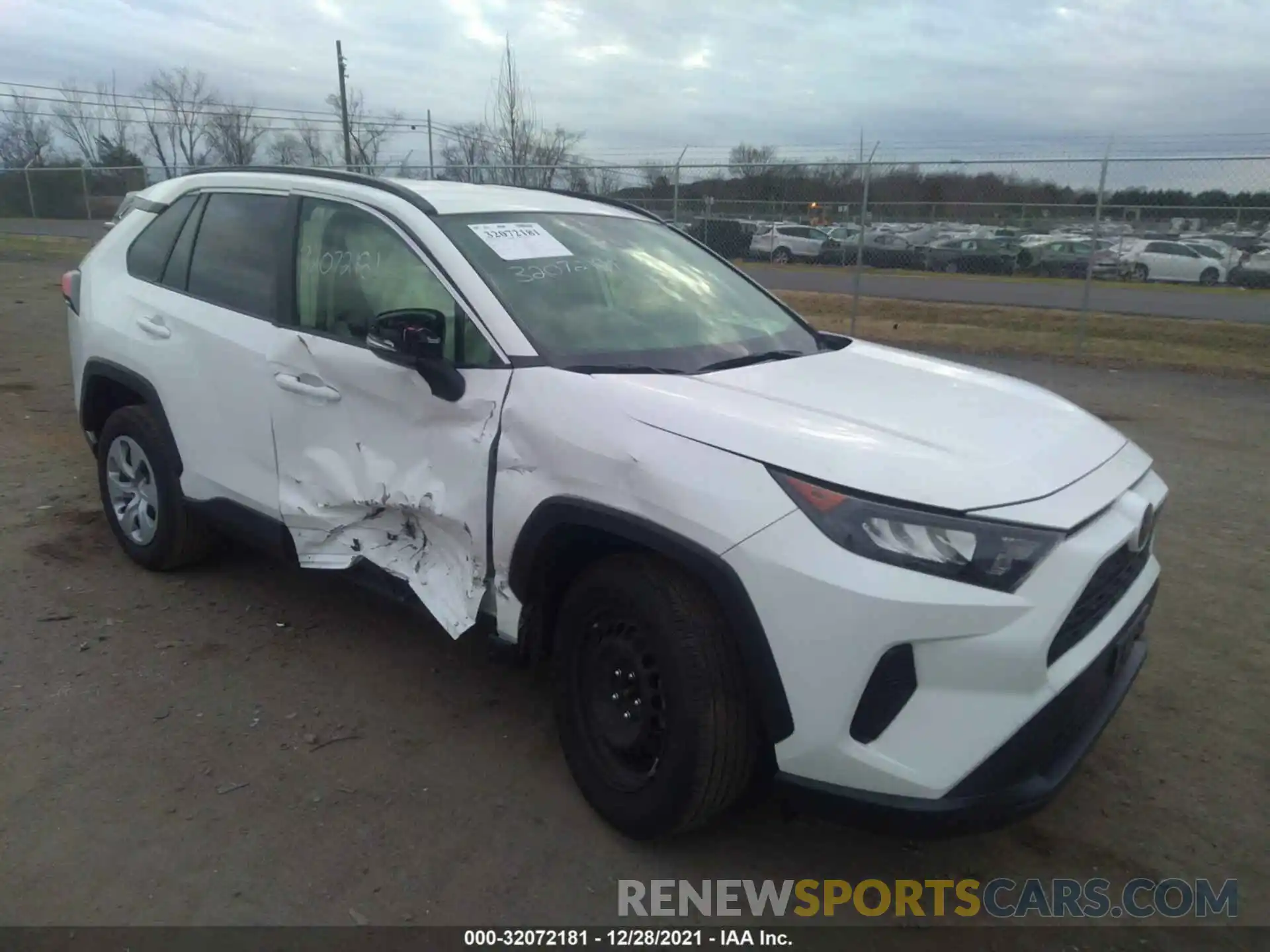 1 Photograph of a damaged car JTMG1RFV6KJ011021 TOYOTA RAV4 2019