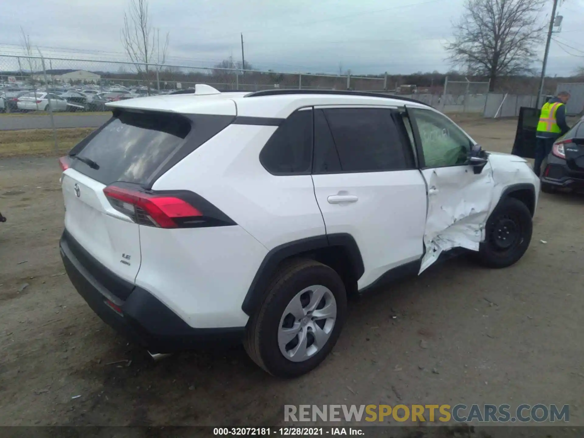 4 Photograph of a damaged car JTMG1RFV6KJ011021 TOYOTA RAV4 2019