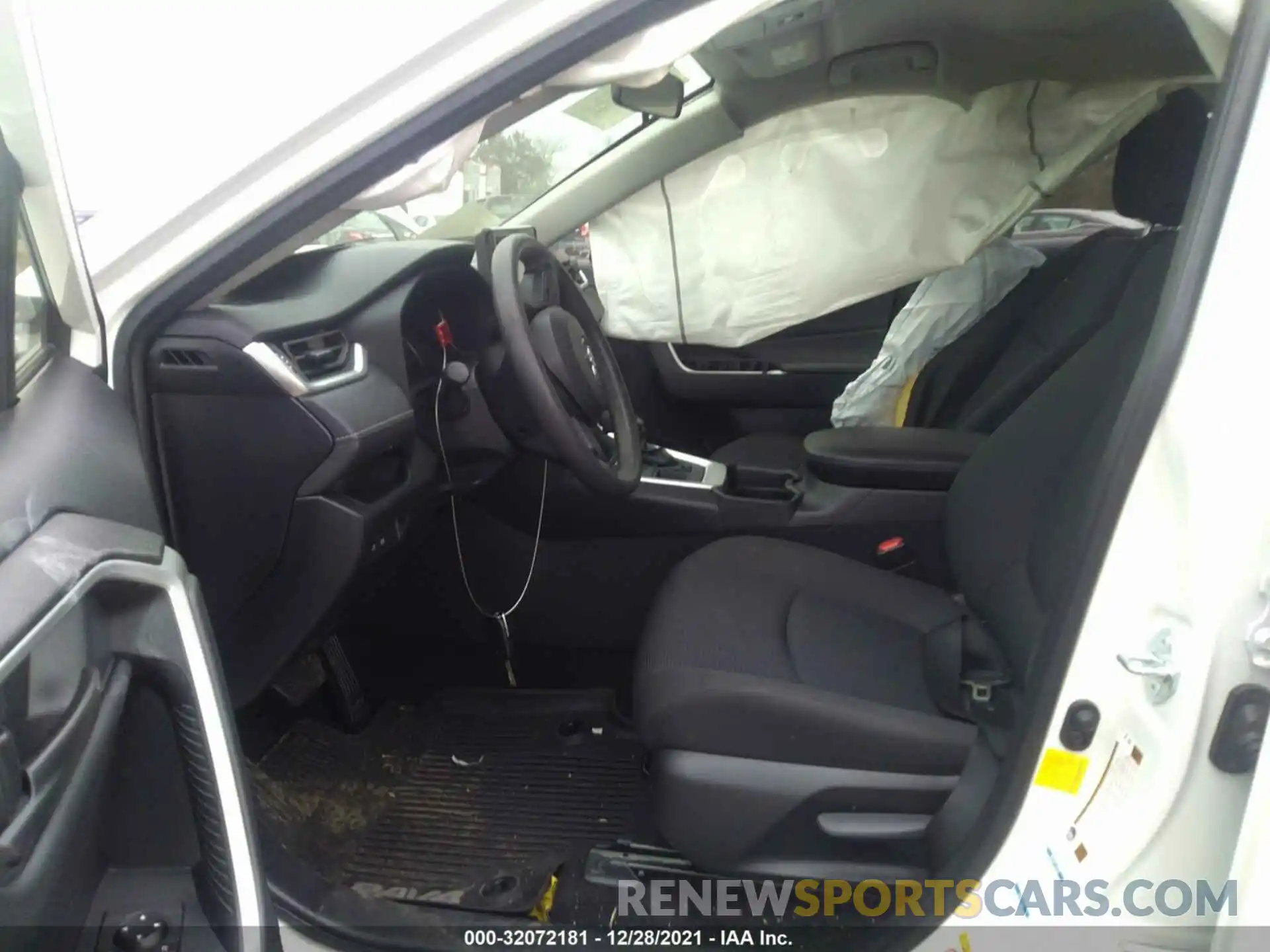 5 Photograph of a damaged car JTMG1RFV6KJ011021 TOYOTA RAV4 2019