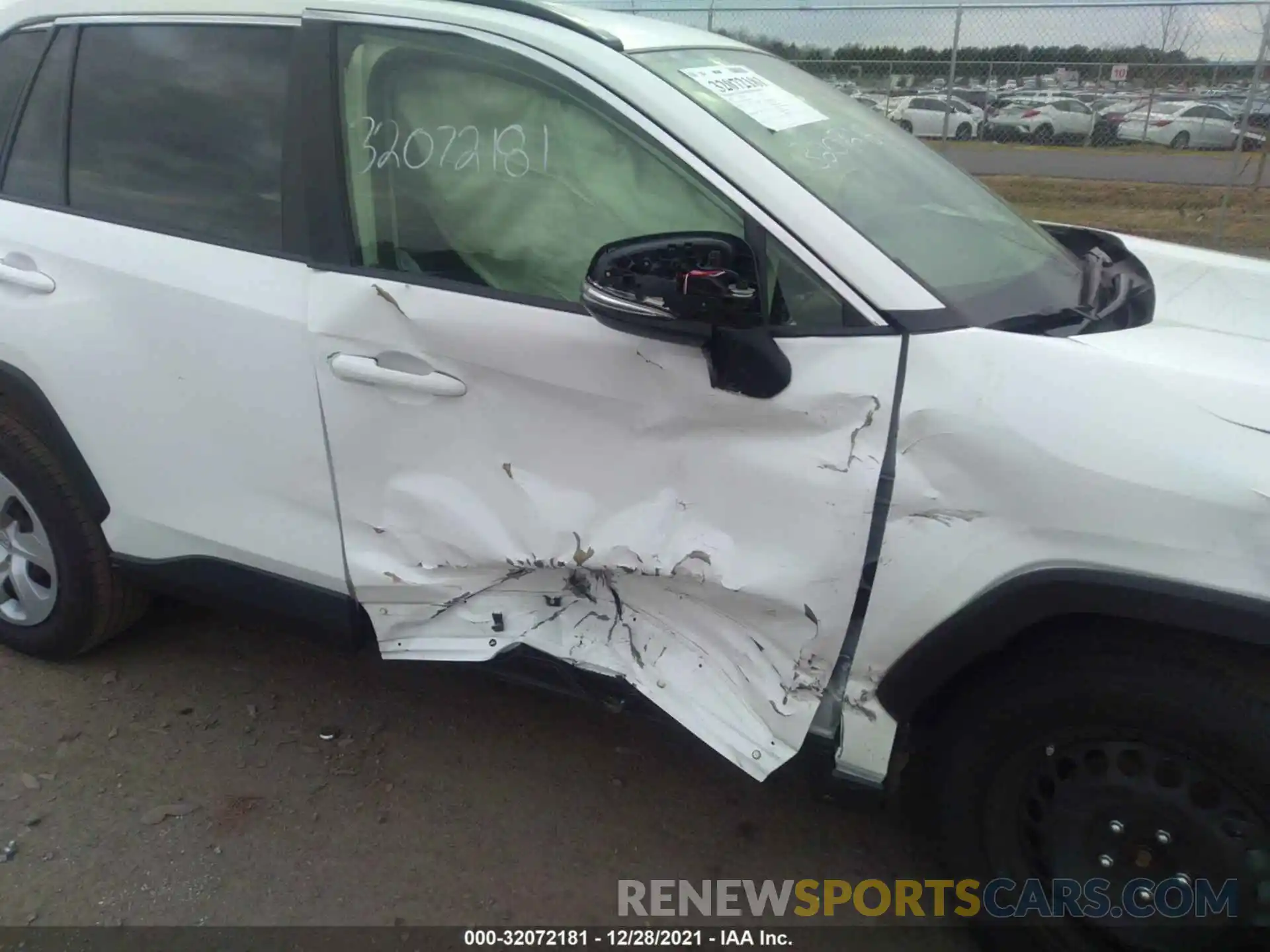 6 Photograph of a damaged car JTMG1RFV6KJ011021 TOYOTA RAV4 2019