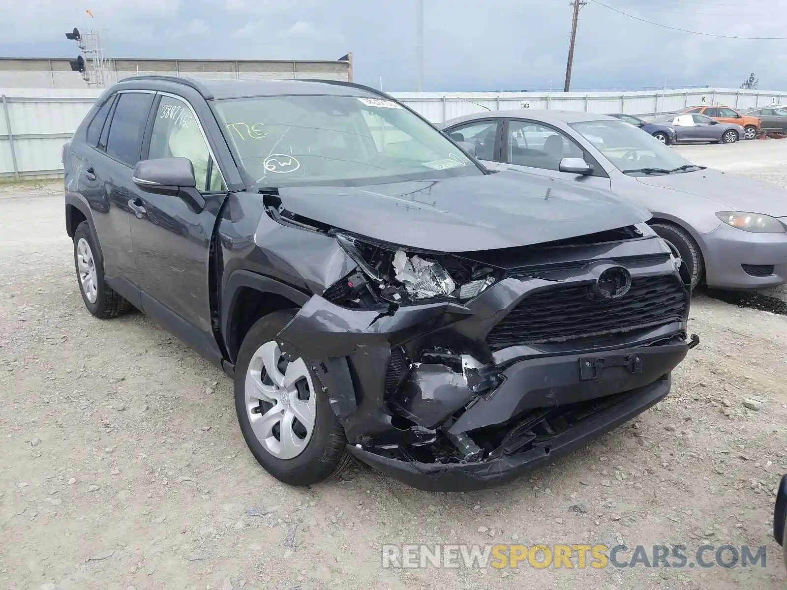 1 Photograph of a damaged car JTMG1RFV6KJ017692 TOYOTA RAV4 2019