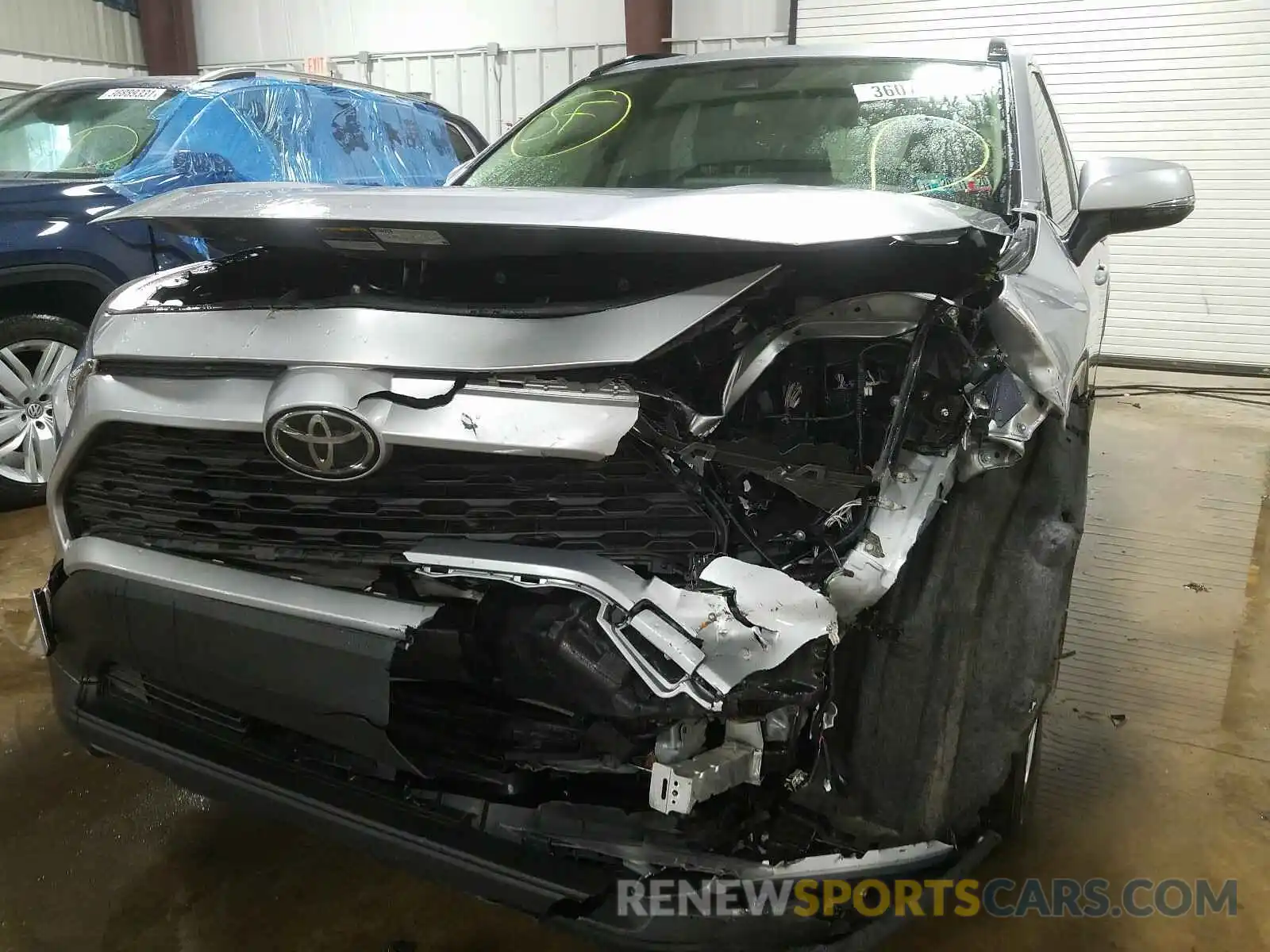 9 Photograph of a damaged car JTMG1RFV7KJ024943 TOYOTA RAV4 2019