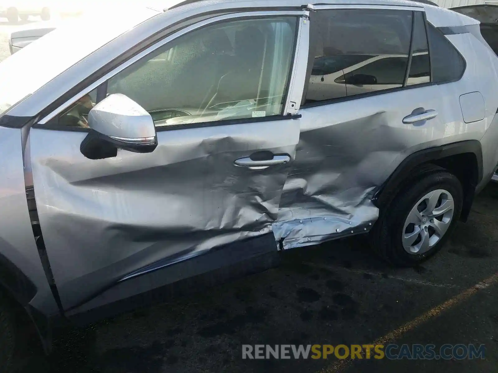 9 Photograph of a damaged car JTMG1RFV8KD037392 TOYOTA RAV4 2019