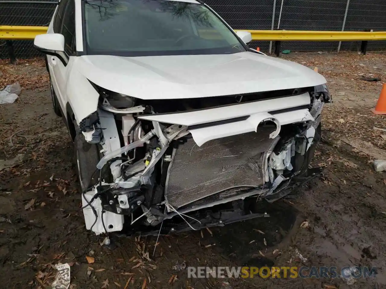 9 Photograph of a damaged car JTMG1RFV8KD044519 TOYOTA RAV4 2019