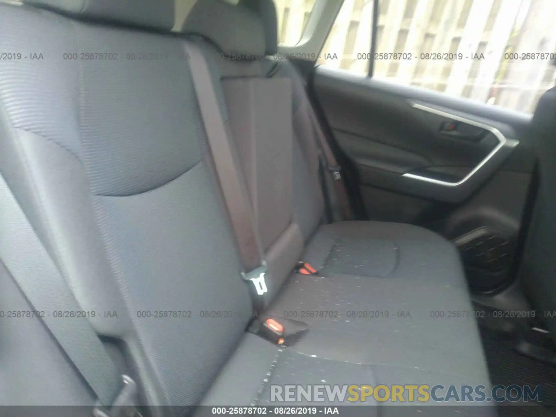 8 Photograph of a damaged car JTMG1RFV8KJ005138 TOYOTA RAV4 2019