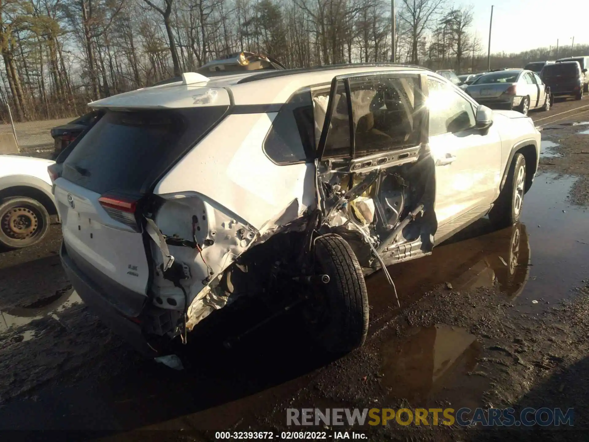 4 Photograph of a damaged car JTMG1RFV8KJ009075 TOYOTA RAV4 2019