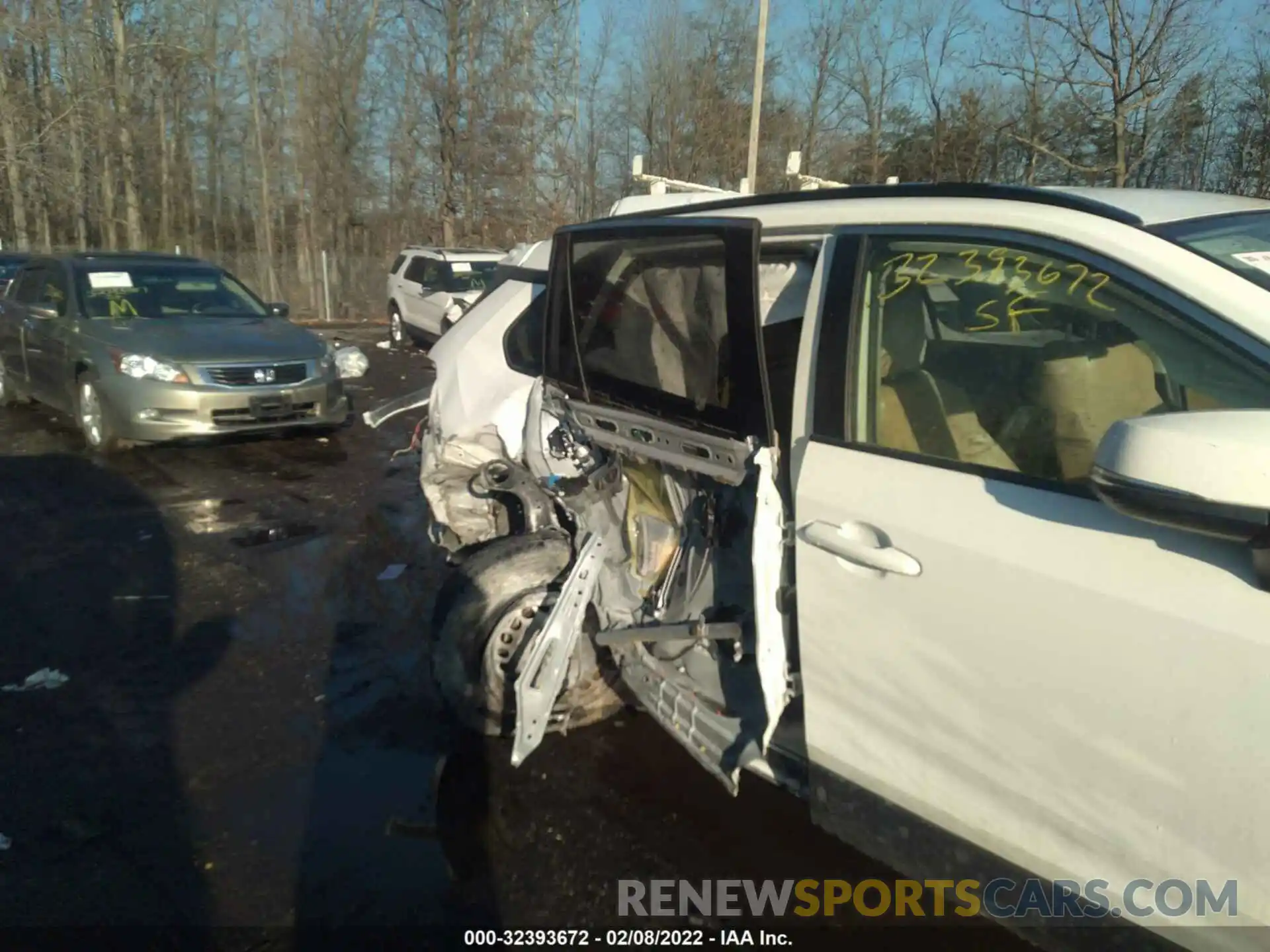 6 Photograph of a damaged car JTMG1RFV8KJ009075 TOYOTA RAV4 2019