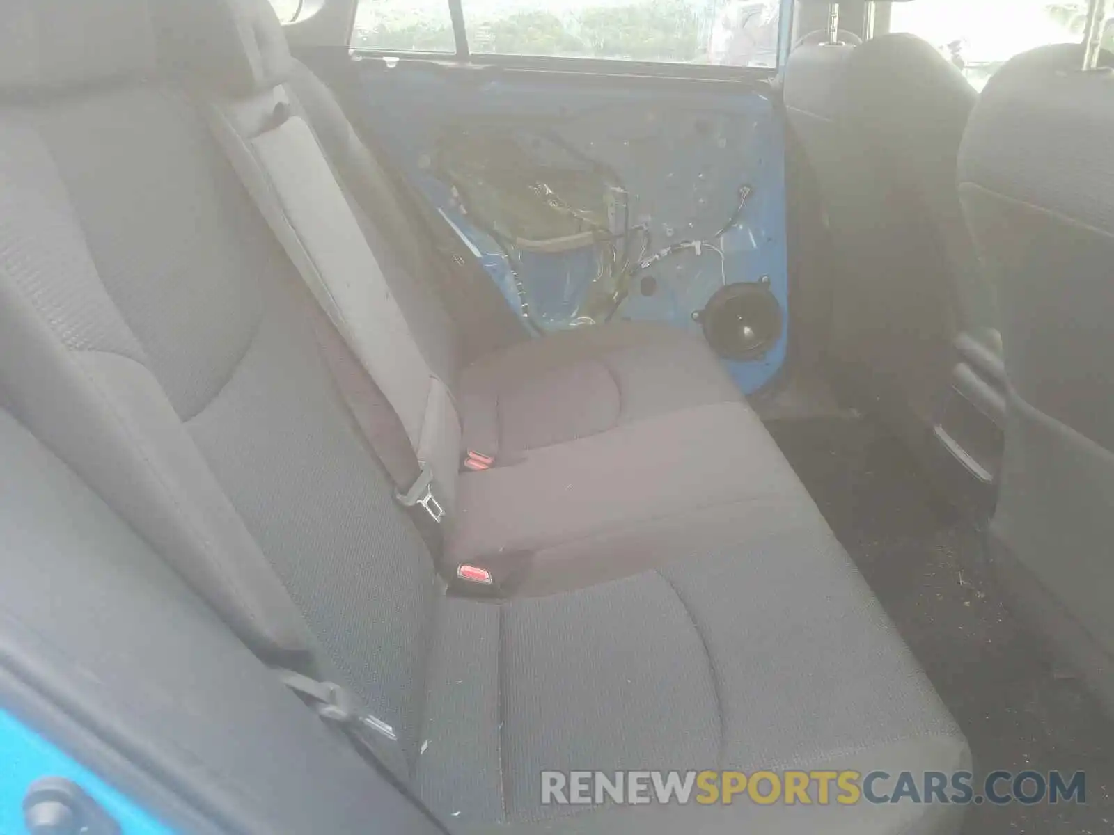 6 Photograph of a damaged car JTMG1RFV9KJ005858 TOYOTA RAV4 2019