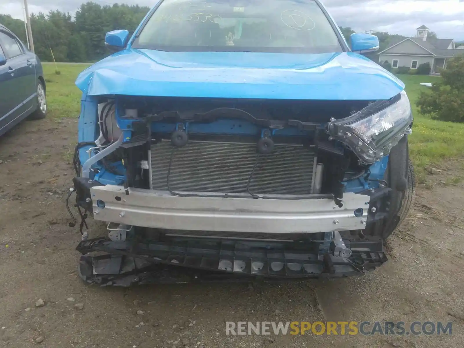 9 Photograph of a damaged car JTMG1RFV9KJ005858 TOYOTA RAV4 2019