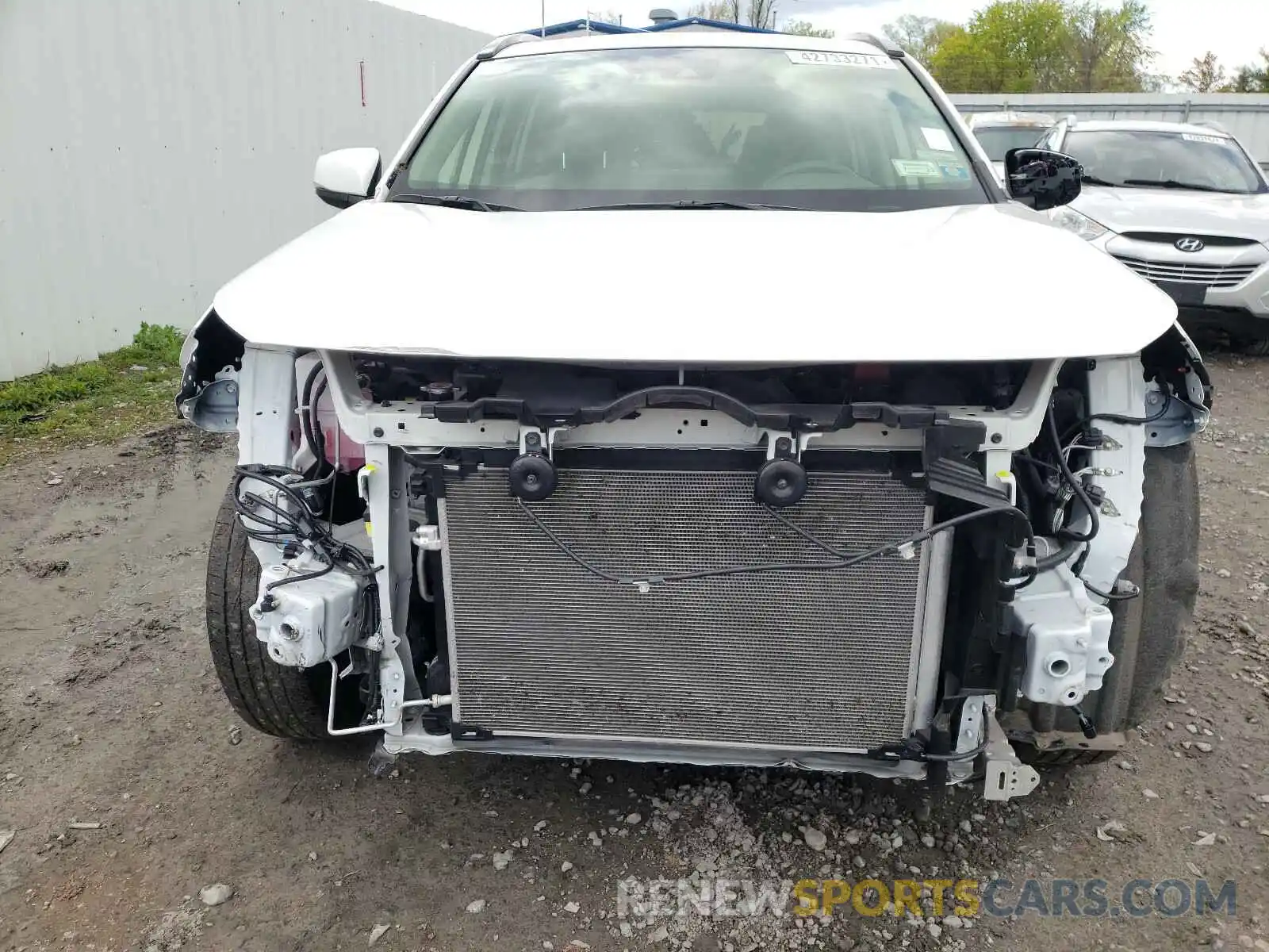 9 Photograph of a damaged car JTMG1RFV9KJ013121 TOYOTA RAV4 2019