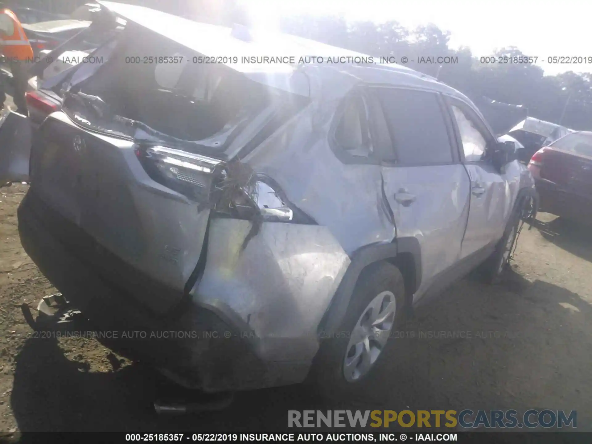 4 Photograph of a damaged car JTMG1RFVXKJ001768 TOYOTA RAV4 2019