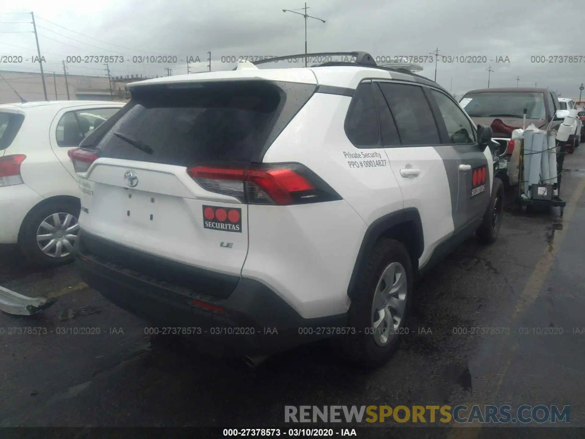 4 Photograph of a damaged car JTMH1RFV0KD010563 TOYOTA RAV4 2019