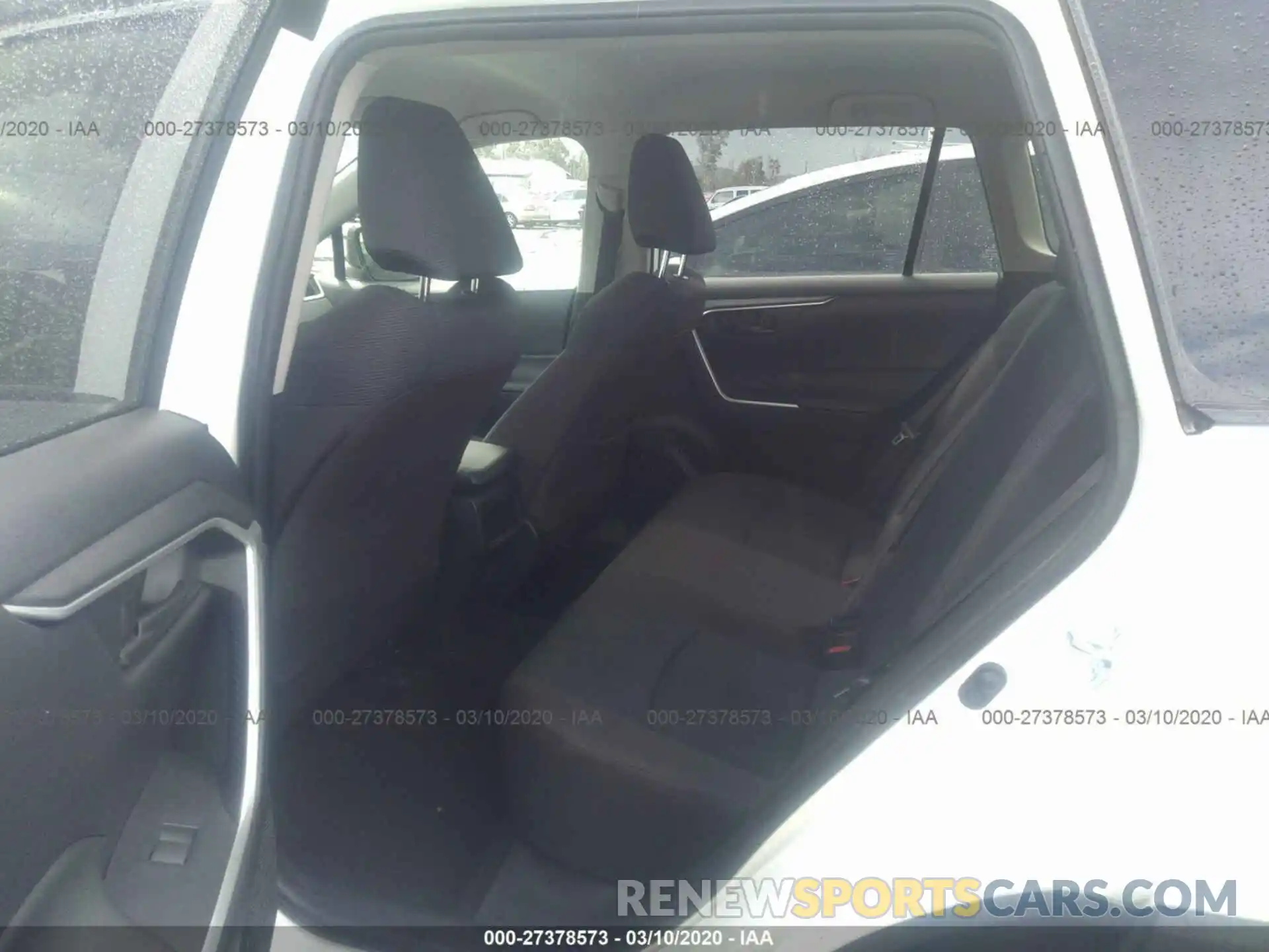 8 Photograph of a damaged car JTMH1RFV0KD010563 TOYOTA RAV4 2019