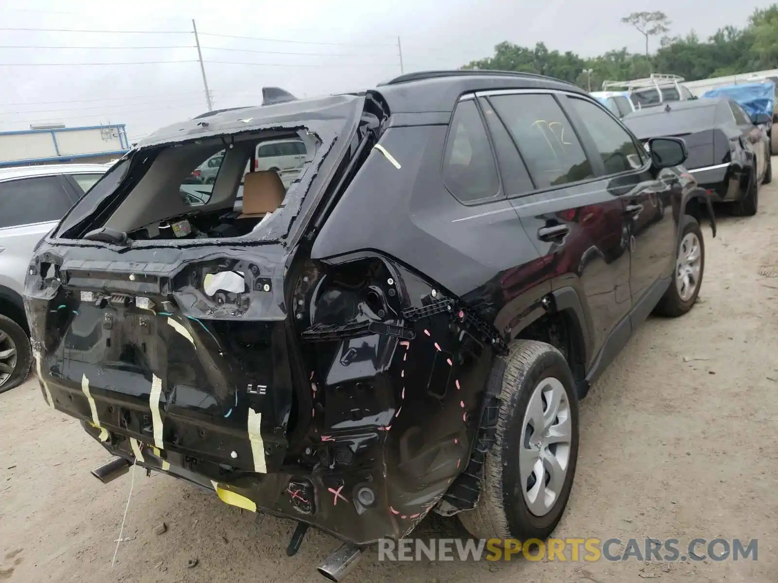 4 Photograph of a damaged car JTMH1RFV0KD028450 TOYOTA RAV4 2019