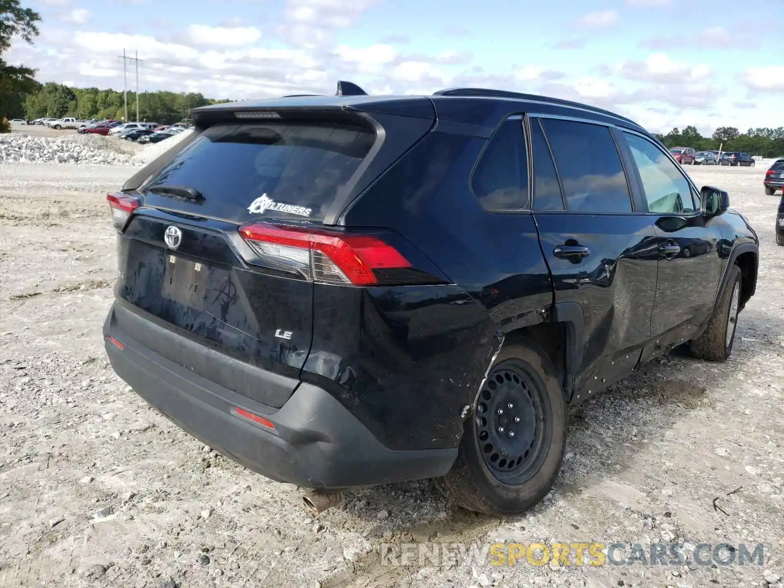 4 Photograph of a damaged car JTMH1RFV0KD031364 TOYOTA RAV4 2019