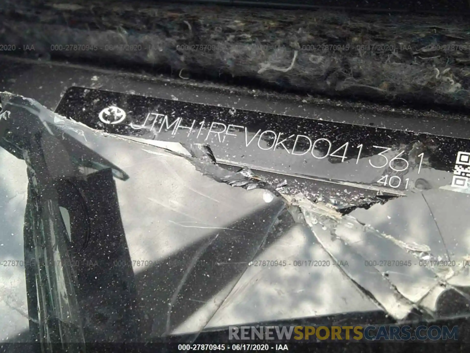 9 Photograph of a damaged car JTMH1RFV0KD041361 TOYOTA RAV4 2019