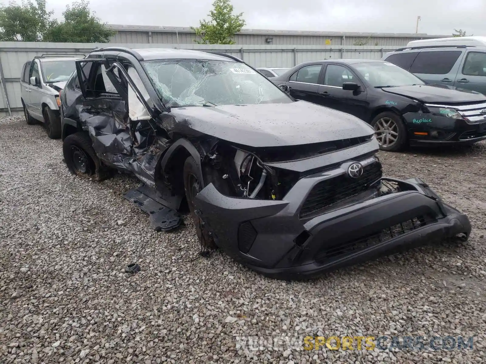 1 Photograph of a damaged car JTMH1RFV0KD513042 TOYOTA RAV4 2019