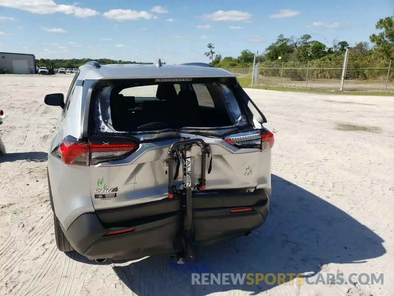 9 Photograph of a damaged car JTMH1RFV0KJ001329 TOYOTA RAV4 2019