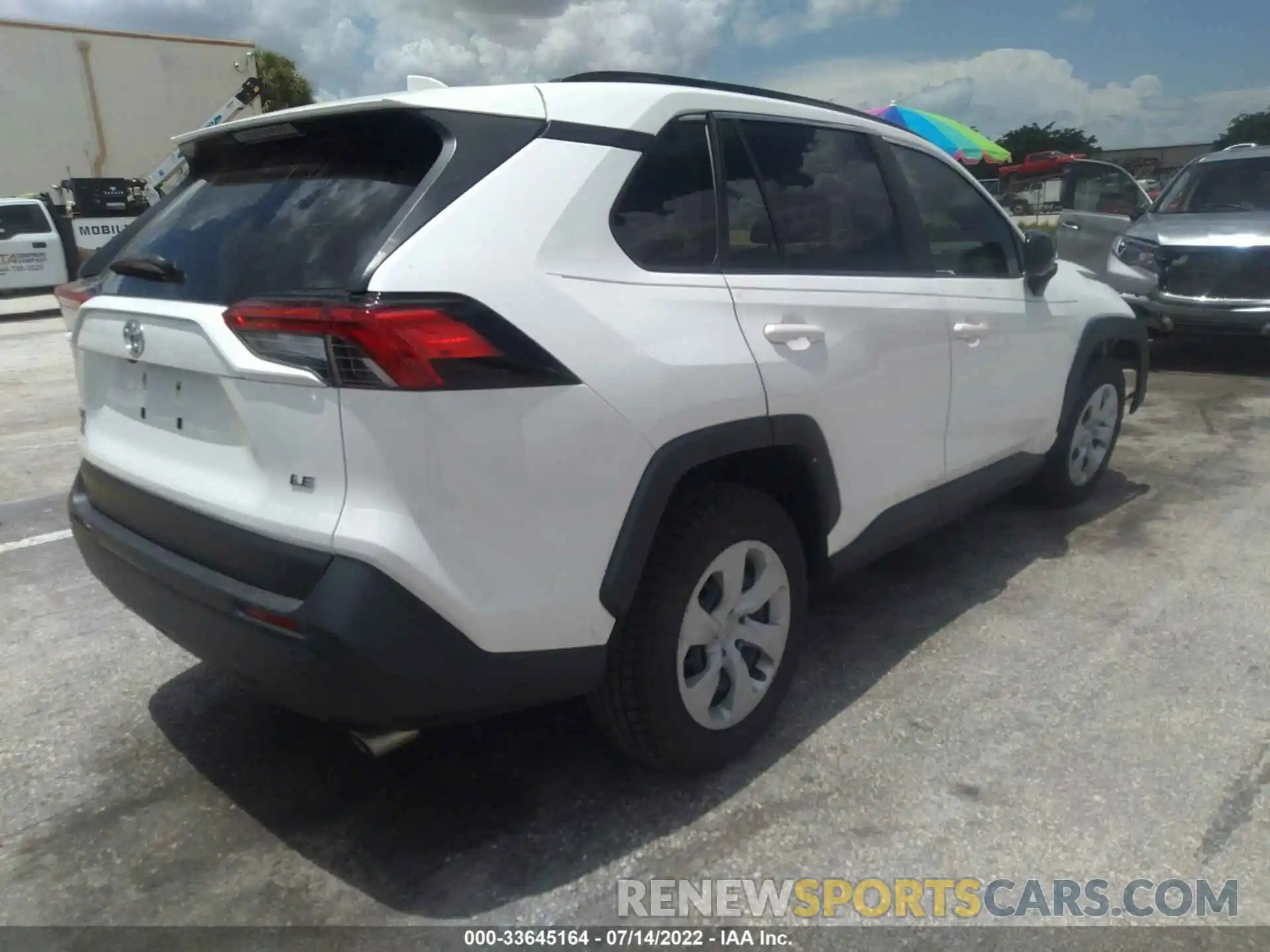 4 Photograph of a damaged car JTMH1RFV0KJ002612 TOYOTA RAV4 2019