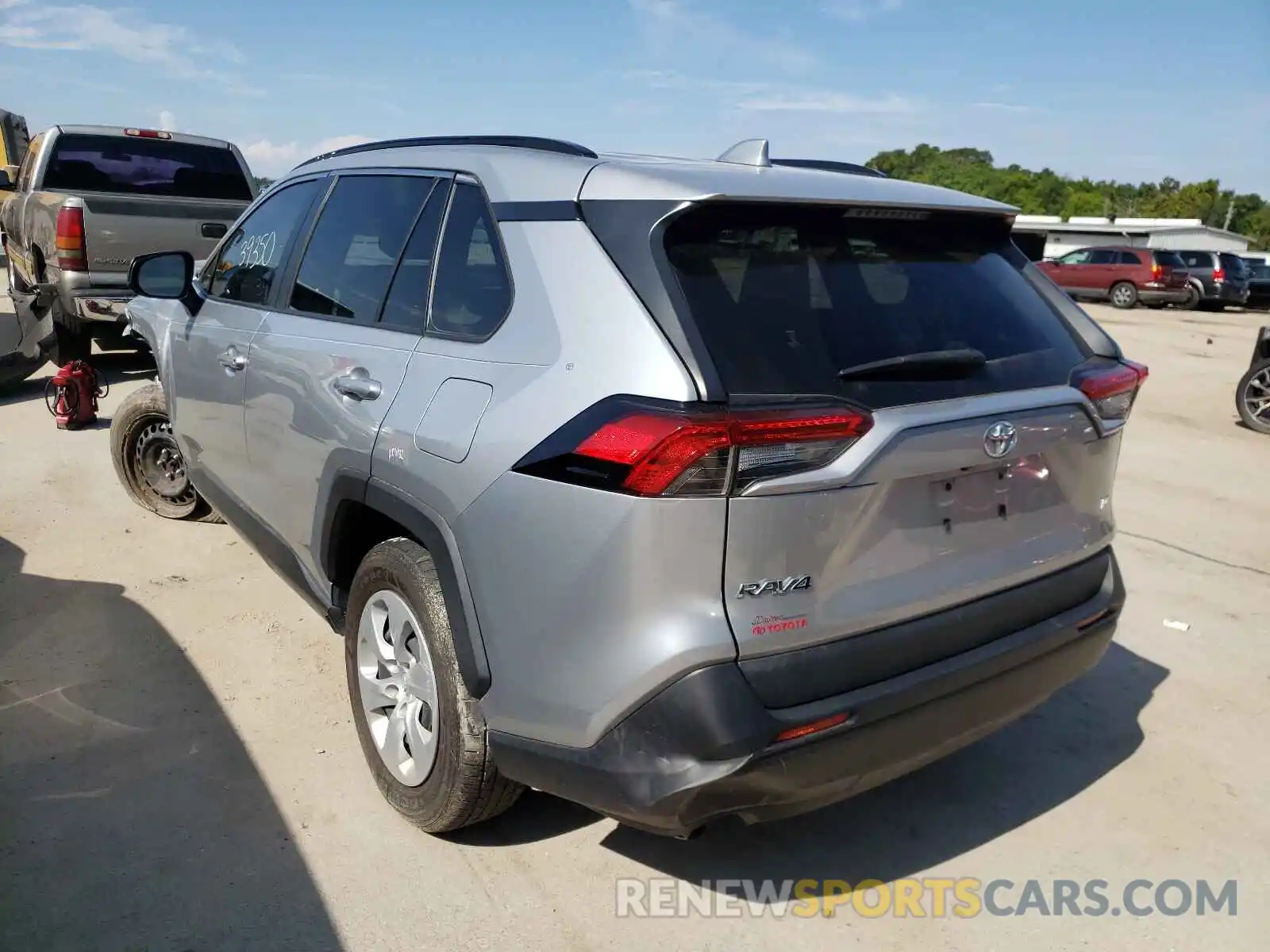 3 Photograph of a damaged car JTMH1RFV0KJ003596 TOYOTA RAV4 2019