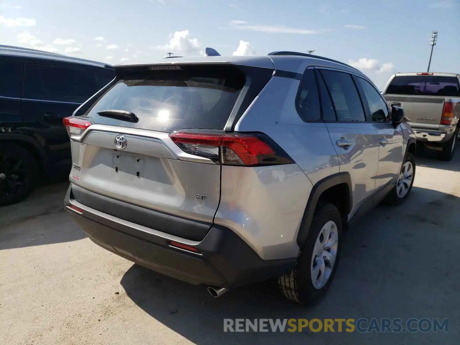 4 Photograph of a damaged car JTMH1RFV0KJ003596 TOYOTA RAV4 2019