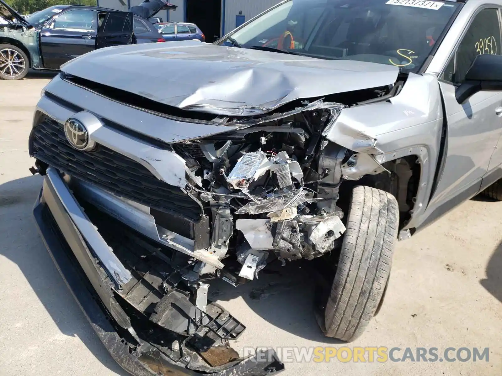 9 Photograph of a damaged car JTMH1RFV0KJ003596 TOYOTA RAV4 2019